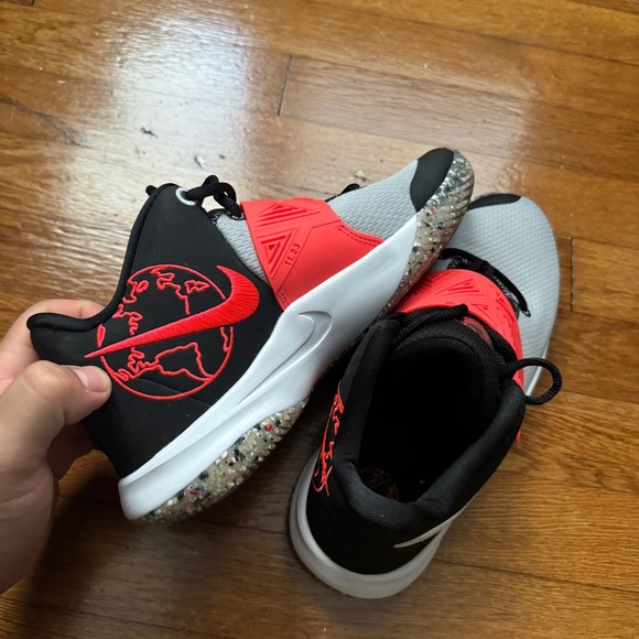 Boys Nike Kyrie Shoes - Picture 7 of 9